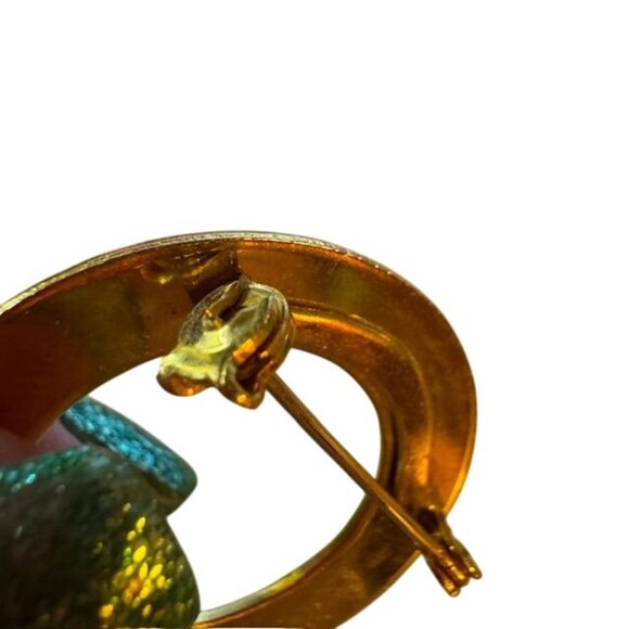 Vintage Gold-Tone Round Brooch With Geometric Etched Design - Picture 5 of 6